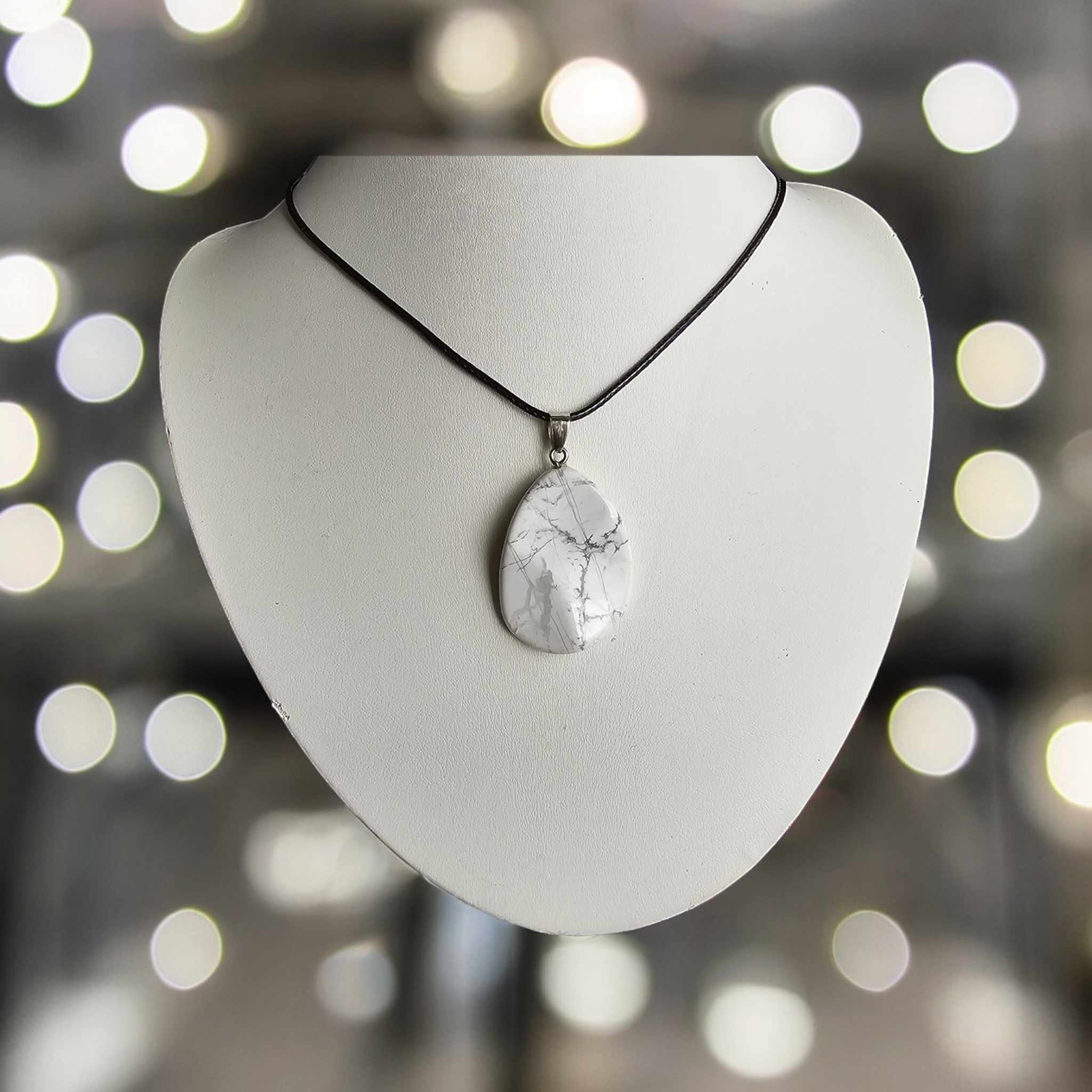 howlite necklace